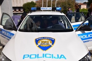 Slika PU_I/vijesti/2017/policija natpis2.JPG